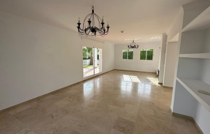 Resale - House - Detached Villa - Marbella - Nueva Andalucia