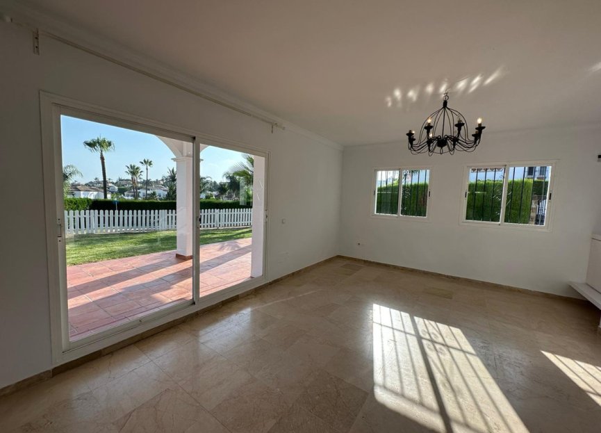 Resale - House - Detached Villa - Marbella - Nueva Andalucia