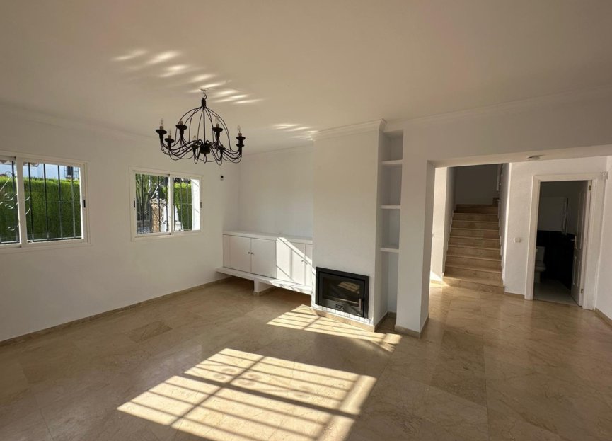 Resale - House - Detached Villa - Marbella - Nueva Andalucia