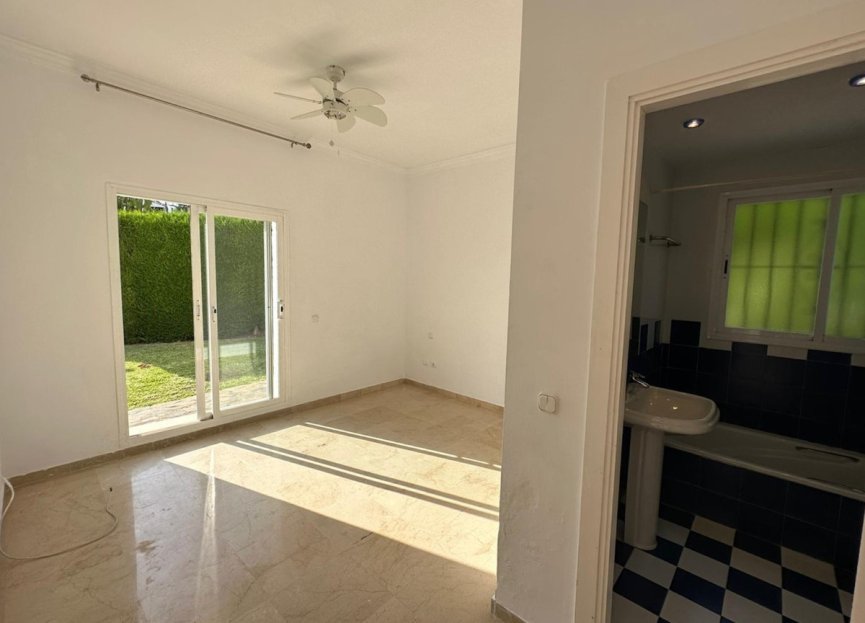 Resale - House - Detached Villa - Marbella - Nueva Andalucia