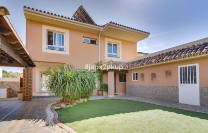 Resale - House - Semi-Detached House - Estepona - Estepona Centro