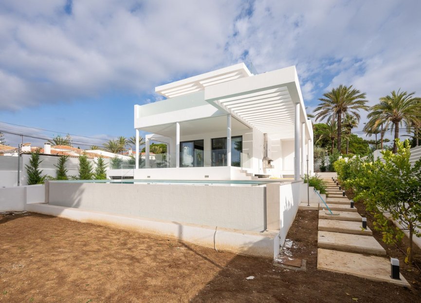 Resale - House - Detached Villa - Marbella - Marbesa