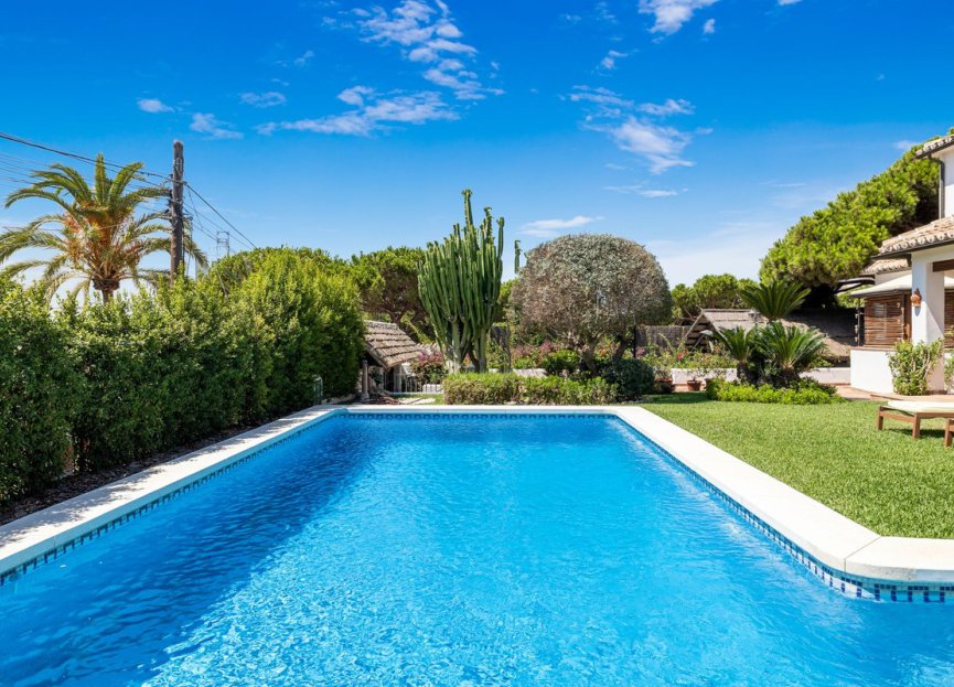 Resale - House - Detached Villa - Marbella - Marbesa