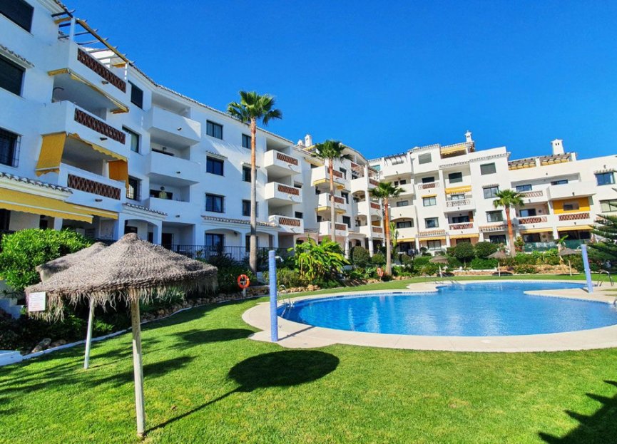 Resale - Apartment - Middle Floor Apartment - Benalmádena - Benalmadena Costa