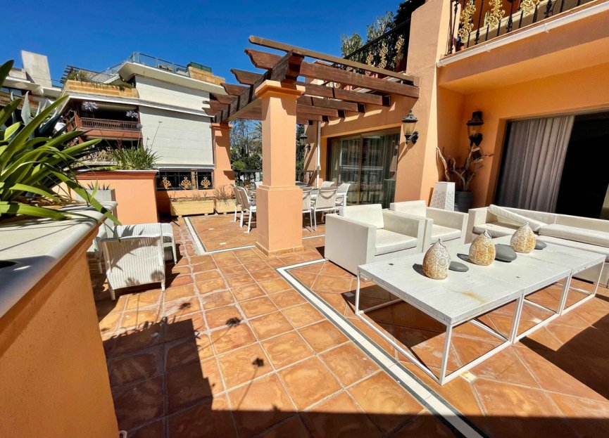 Resale - Apartment - Middle Floor Apartment - Marbella - Puerto Banús