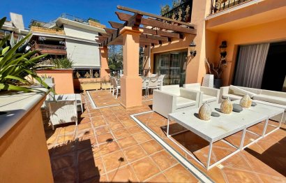 Resale - Apartment - Middle Floor Apartment - Marbella - Puerto Banús