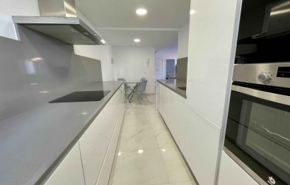 Resale - Apartment - Middle Floor Apartment - Marbella - Puerto Banús