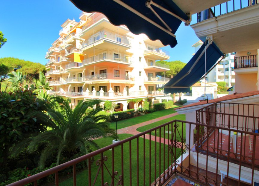 Resale - Apartment - Middle Floor Apartment - Marbella - Puerto Banús