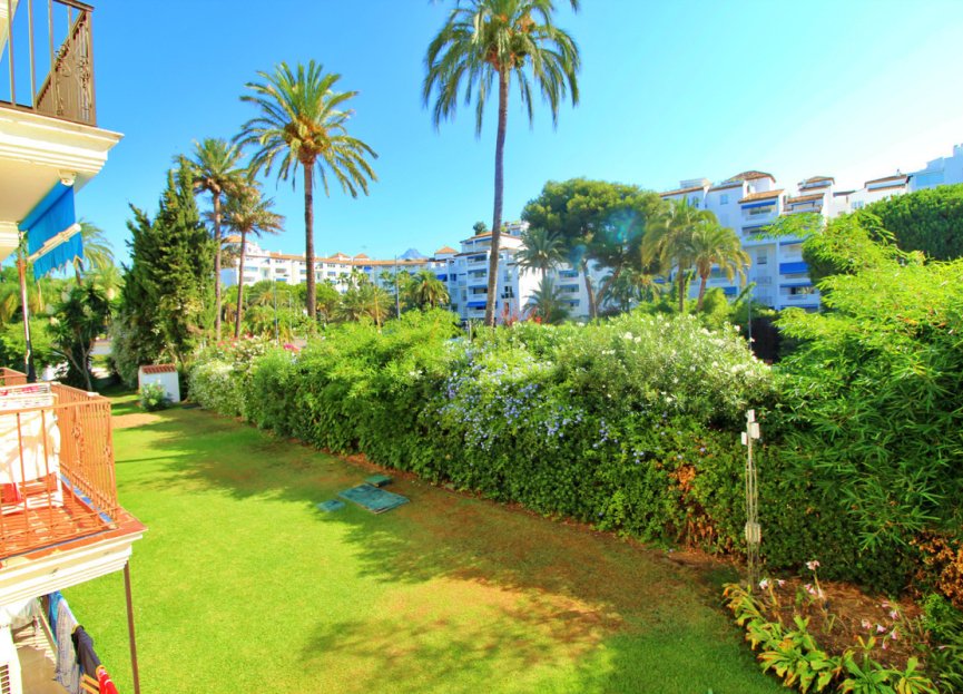 Resale - Apartment - Middle Floor Apartment - Marbella - Puerto Banús