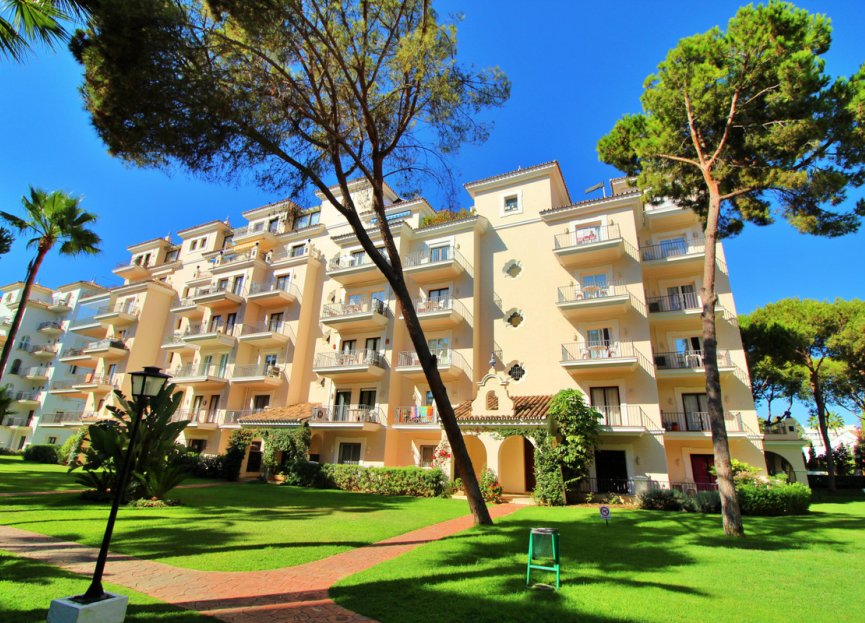 Resale - Apartment - Middle Floor Apartment - Marbella - Puerto Banús