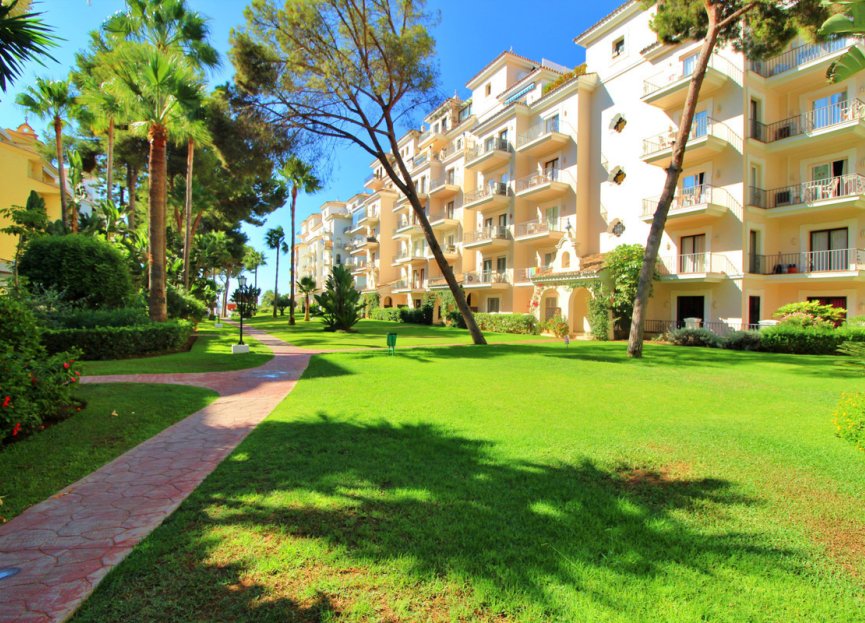 Resale - Apartment - Middle Floor Apartment - Marbella - Puerto Banús