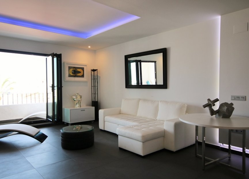 Resale - Apartment - Middle Floor Apartment - Marbella - Puerto Banús