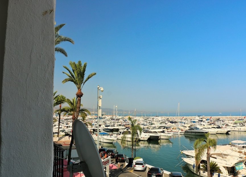 Resale - Apartment - Middle Floor Apartment - Marbella - Puerto Banús