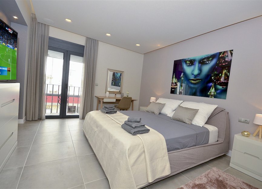 Resale - Apartment - Middle Floor Apartment - Marbella - Puerto Banús