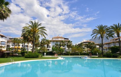 Resale - Apartment - Middle Floor Apartment - Marbella - Nueva Andalucia