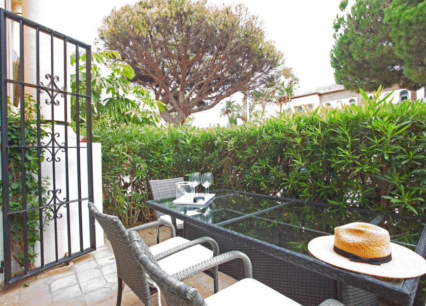 Resale - Apartment - Ground Floor Apartment - Marbella - Elviria