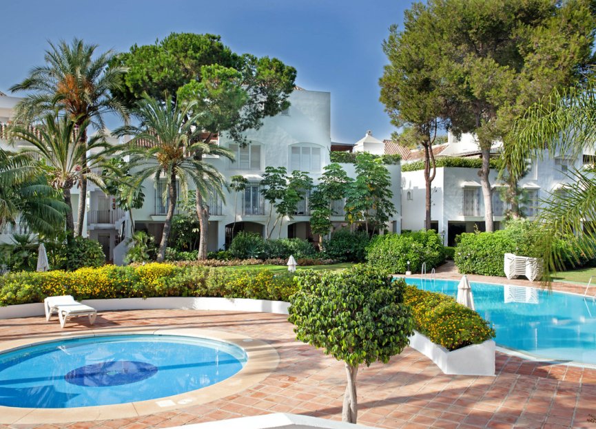 Resale - Apartment - Ground Floor Apartment - Marbella - Elviria