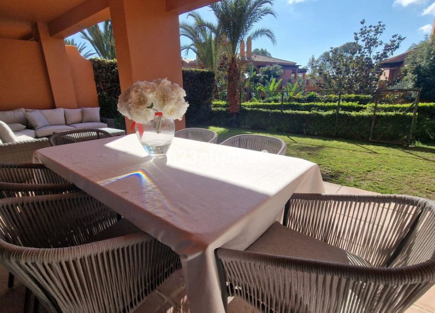 Resale - Apartment - Ground Floor Apartment - Estepona - Atalaya