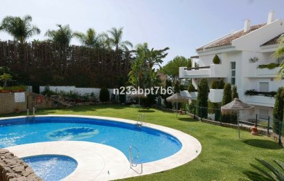 Resale - Apartment - Middle Floor Apartment - Marbella - Aloha