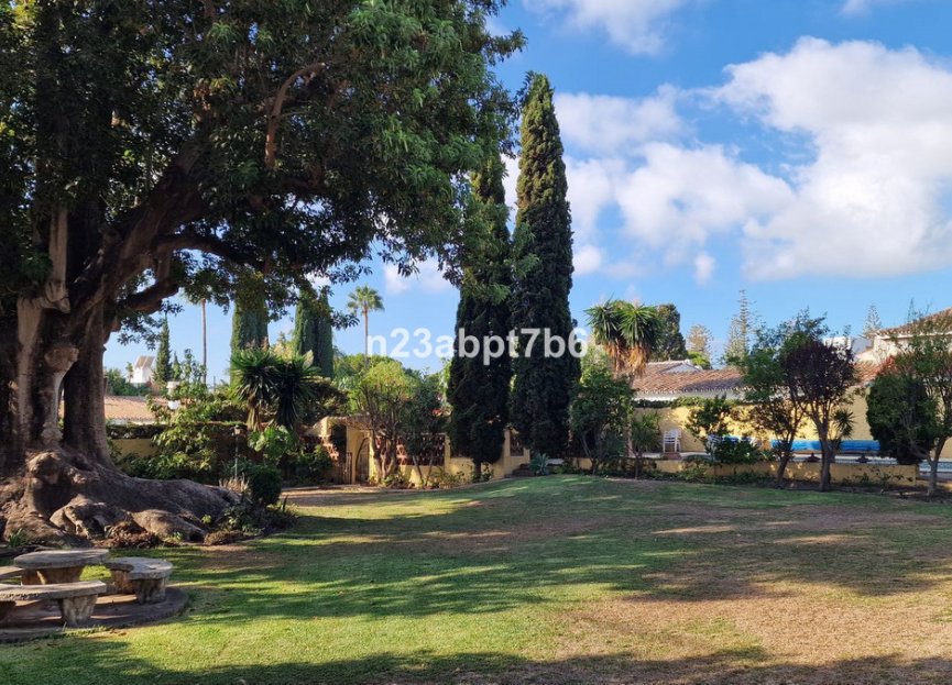 Resale - House - Detached Villa - Marbella - Cortijo Blanco