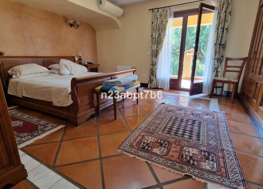 Resale - House - Detached Villa - Marbella - Cortijo Blanco