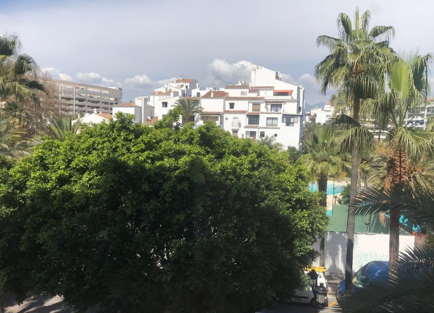 Resale - Apartment - Middle Floor Apartment - Marbella - Puerto Banús