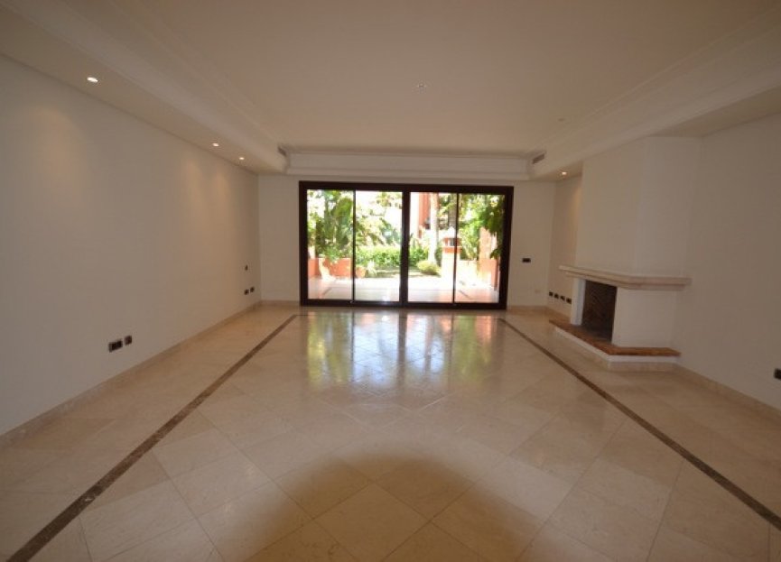 Resale - House - Semi-Detached House - Marbella - The Golden Mile