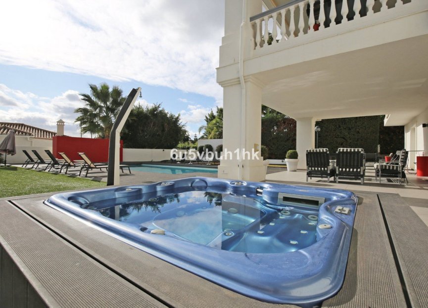 Resale - House - Detached Villa - Marbella - Nueva Andalucia