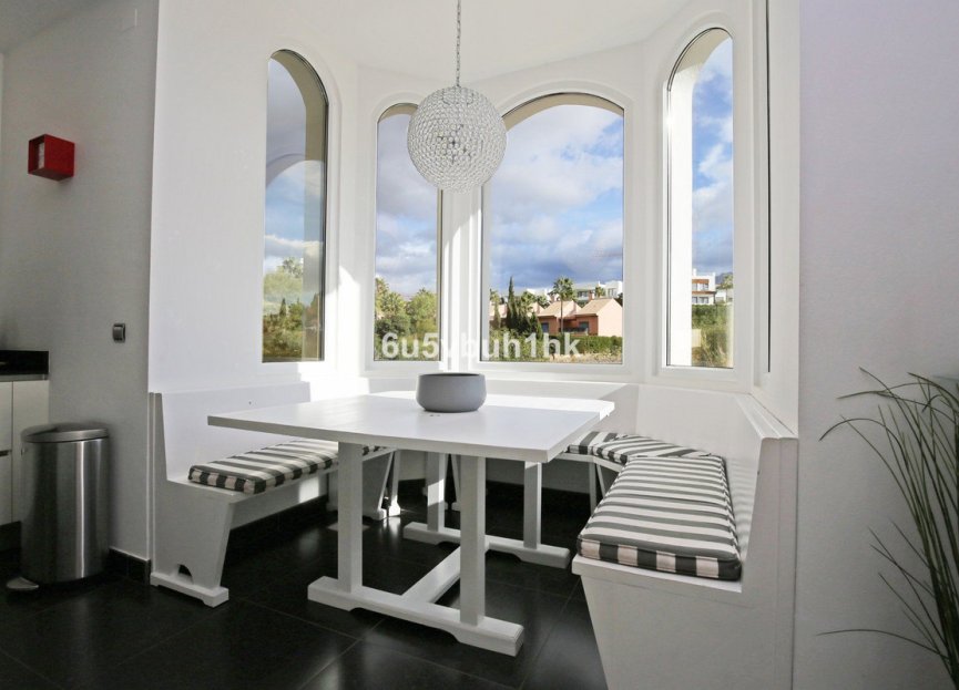 Resale - House - Detached Villa - Marbella - Nueva Andalucia