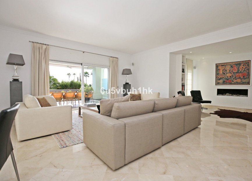 Resale - House - Detached Villa - Marbella - Nueva Andalucia