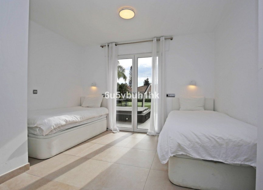 Resale - House - Detached Villa - Marbella - Nueva Andalucia