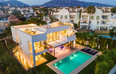 Resale - House - Detached Villa - Marbella - Puerto Banús