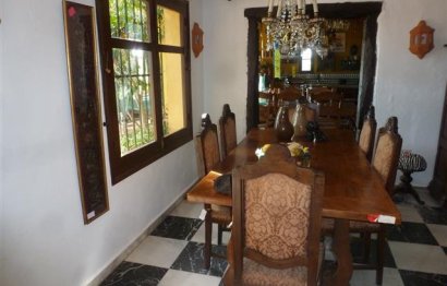 Resale - House - Detached Villa - Estepona - Estepona Centro