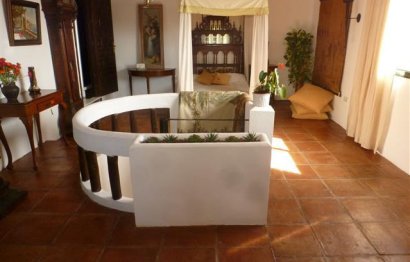 Resale - House - Detached Villa - Estepona - Estepona Centro