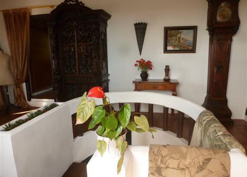 Resale - House - Detached Villa - Estepona - Estepona Centro