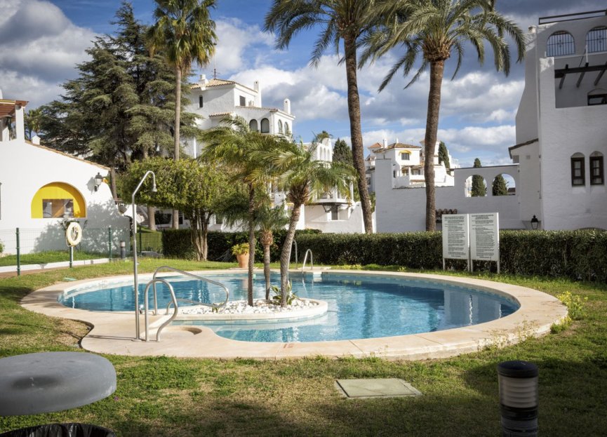 Resale - Apartment - Ground Floor Apartment - Marbella - Nueva Andalucia