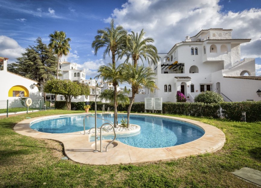 Resale - Apartment - Ground Floor Apartment - Marbella - Nueva Andalucia