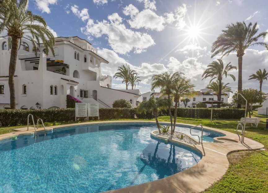 Resale - Apartment - Ground Floor Apartment - Marbella - Nueva Andalucia