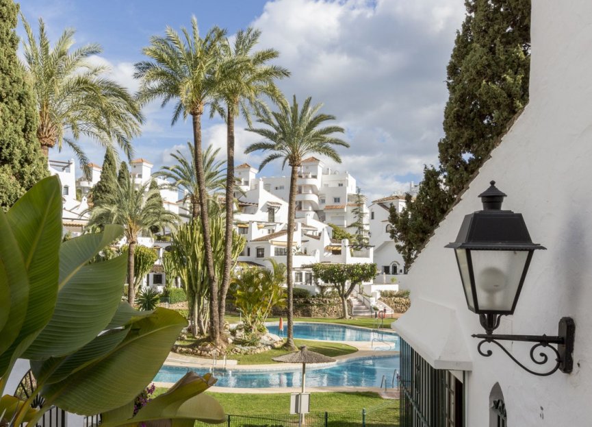 Resale - Apartment - Ground Floor Apartment - Marbella - Nueva Andalucia