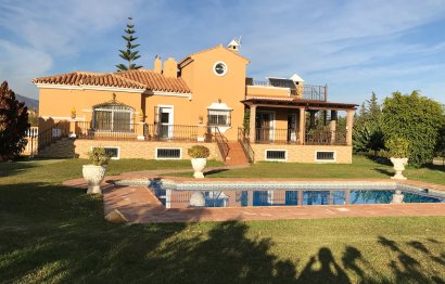 Resale - House - Detached Villa - Estepona - Estepona Centro