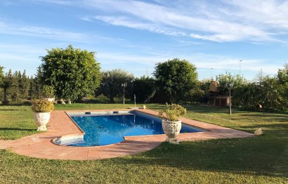 Resale - House - Detached Villa - Estepona - Estepona Centro