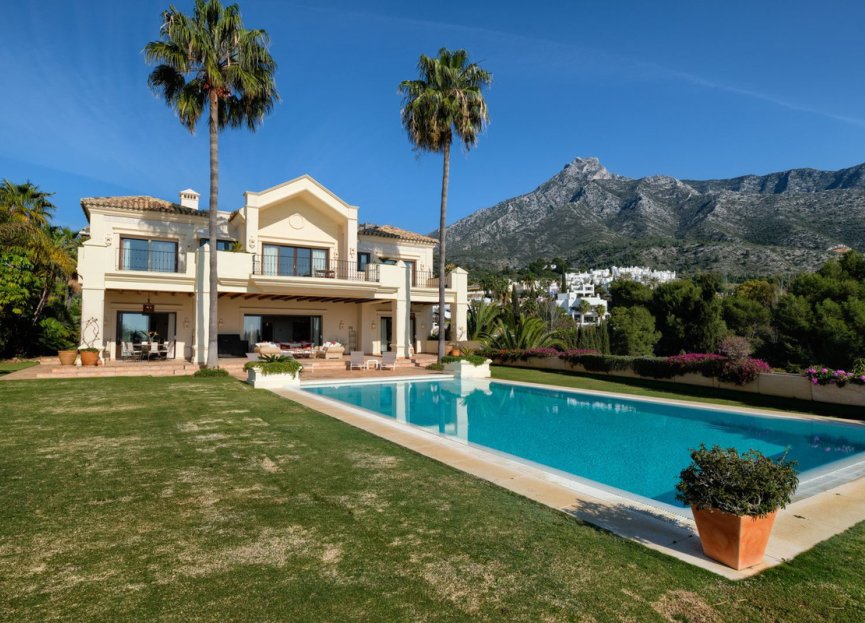 Resale - House - Detached Villa - Marbella