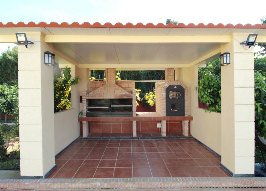 Resale - House - Detached Villa - Marbella - Guadalmina Baja