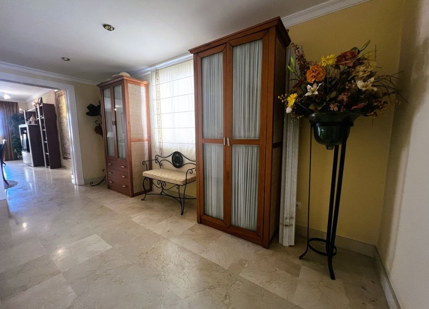 Resale - Apartment - Middle Floor Apartment - Marbella - Puerto Banús