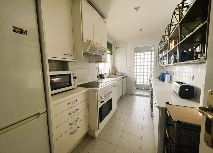 Resale - Apartment - Middle Floor Apartment - Marbella - Puerto Banús