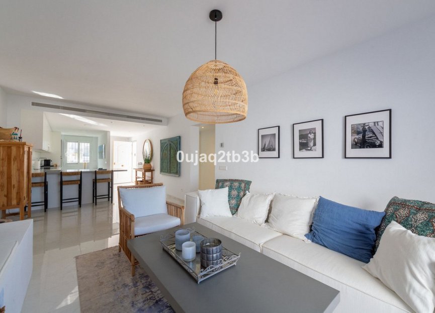 Resale - Apartment - Top Floor Apartment - Marbella - Nueva Andalucia