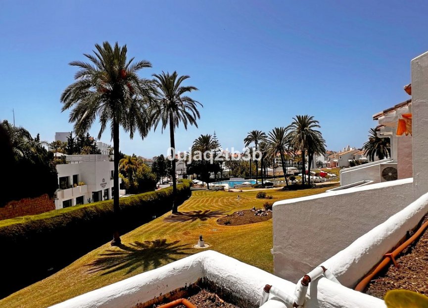 Resale - Apartment - Top Floor Apartment - Marbella - Nueva Andalucia