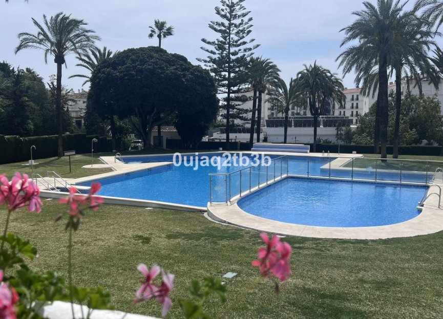 Resale - Apartment - Top Floor Apartment - Marbella - Nueva Andalucia