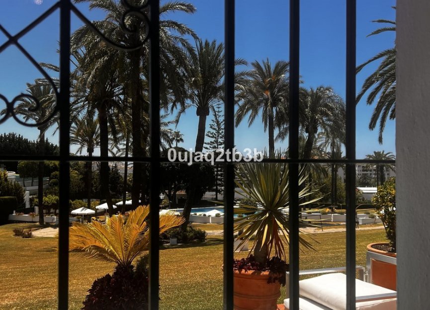 Resale - Apartment - Ground Floor Apartment - Marbella - Nueva Andalucia