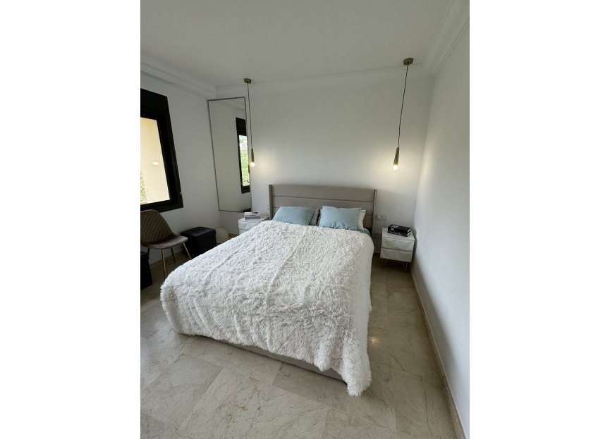 Resale - Apartment - Middle Floor Apartment - Marbella - Nueva Andalucia